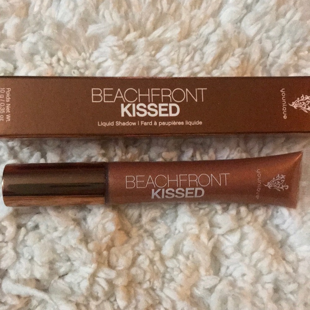 Younique Beachfront kissed liquid shadow